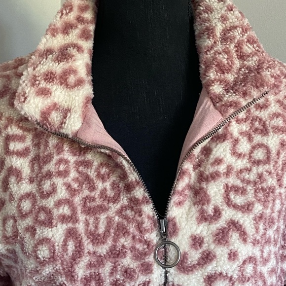 L* Space NWT Kat Power pink cheetah print Sherpa cropped jacket - Picture 5 of 10